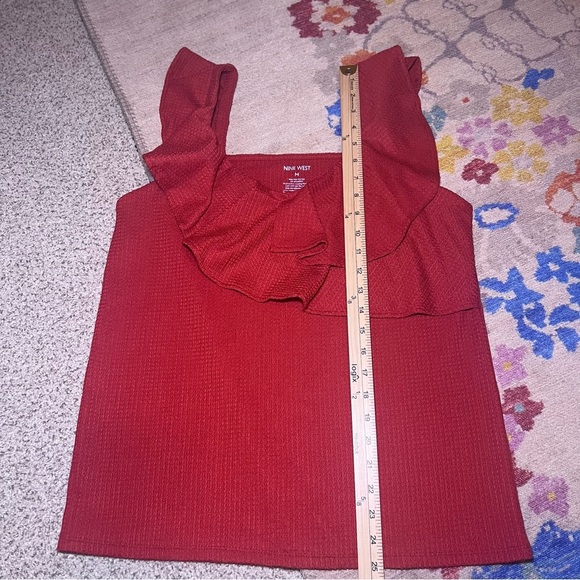 Women's Nine West Rust Waffle Knit Tiered Flutter Sleeveless Top Size Medium - Picture 4 of 6